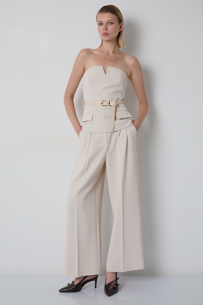 Srapless top with belt