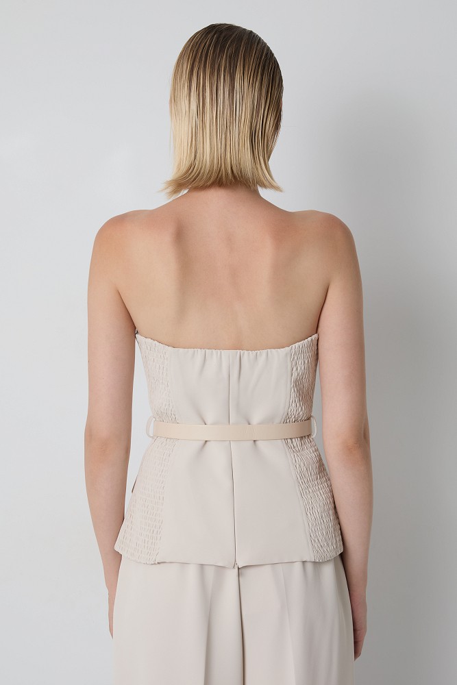 Srapless top with belt