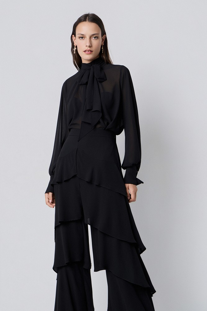 Muslin blouse with a tie-neck detail