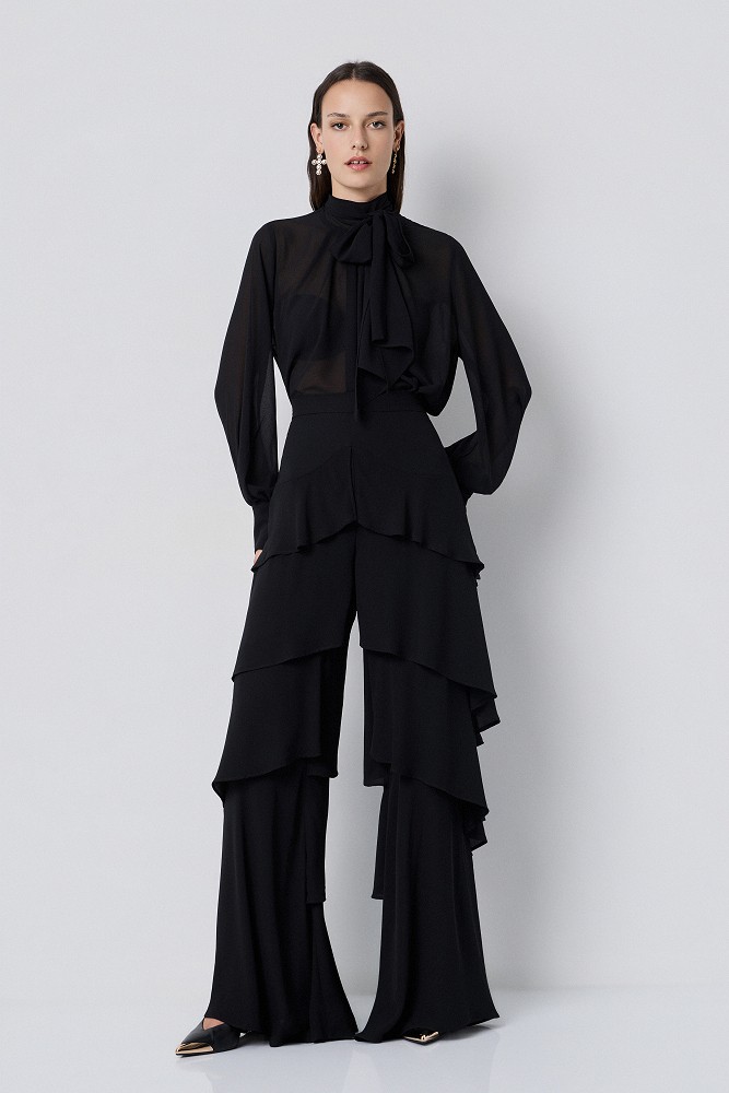 Muslin blouse with a tie-neck detail