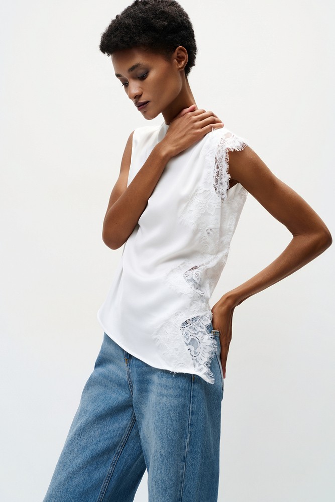 Blouse with lace and satin touch