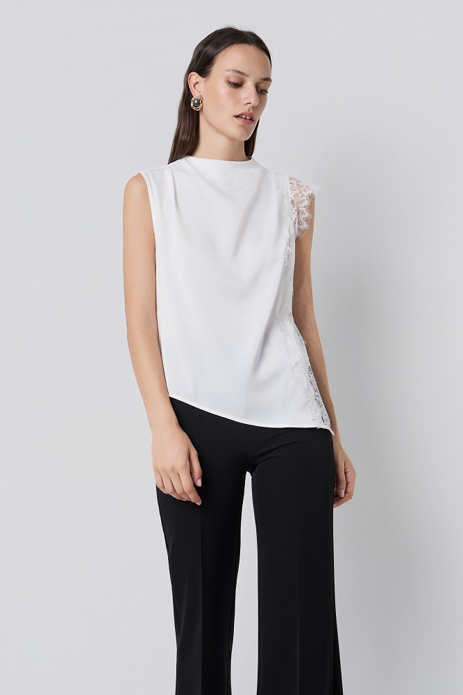 Blouse with lace and satin touch
