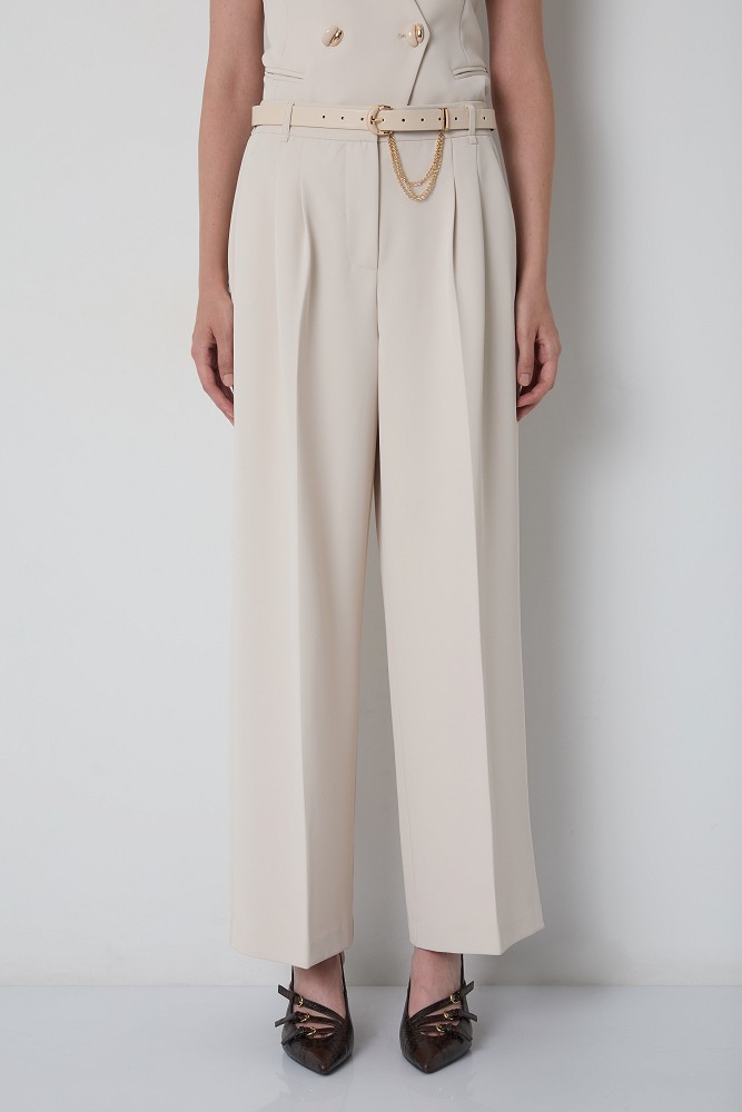 Pleated trousers with an elasticated waistband