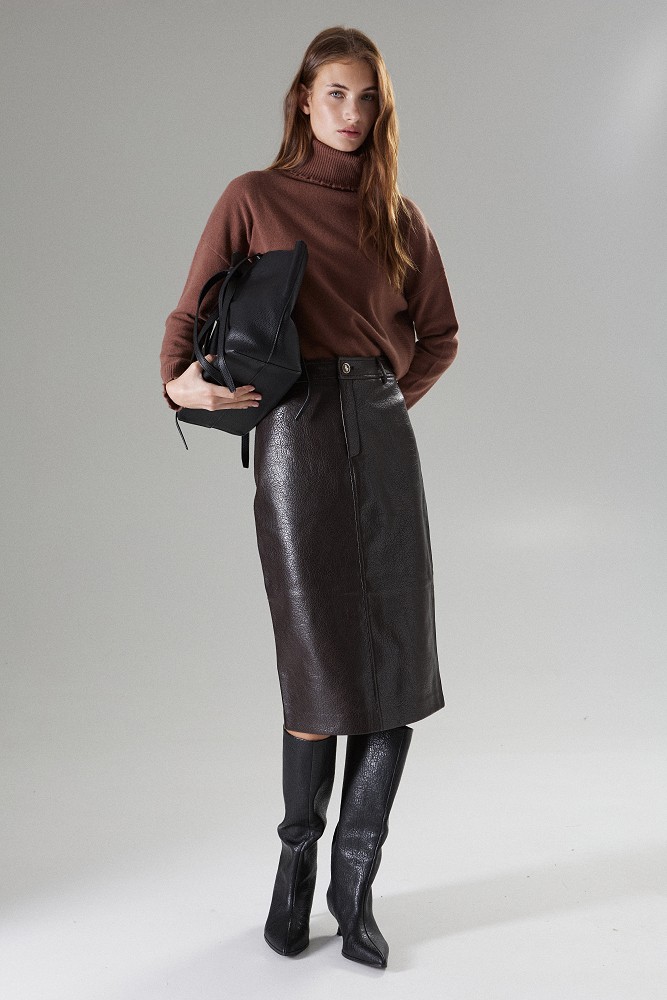 Falda midi efecto piel