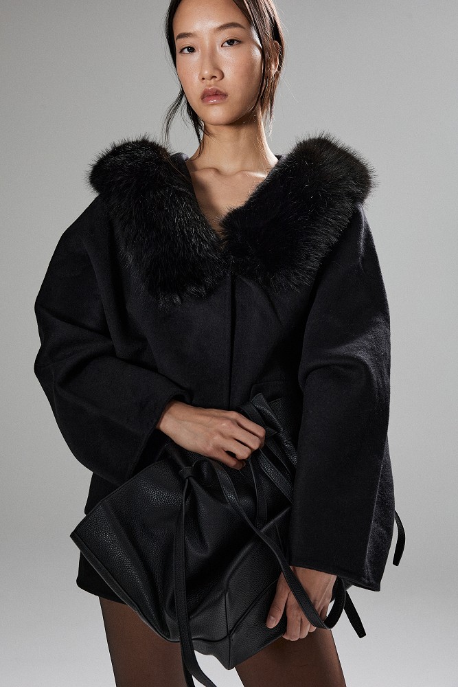 Coat with fur collar