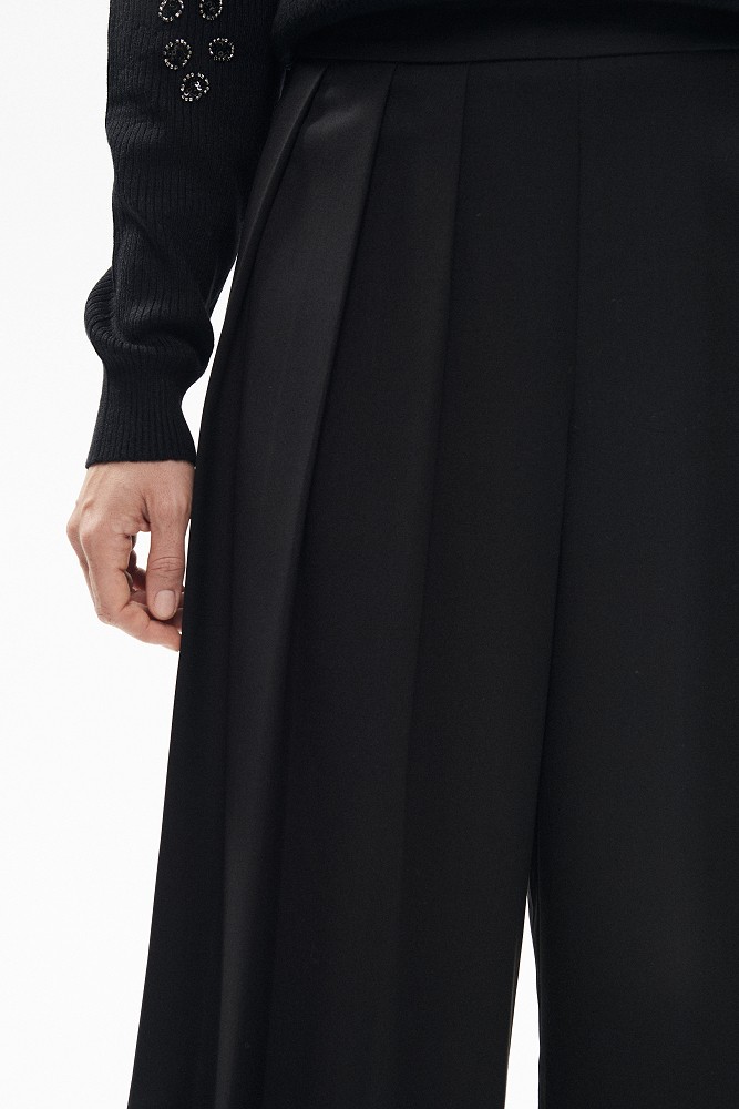 Asymmetric pleated culotte trousers