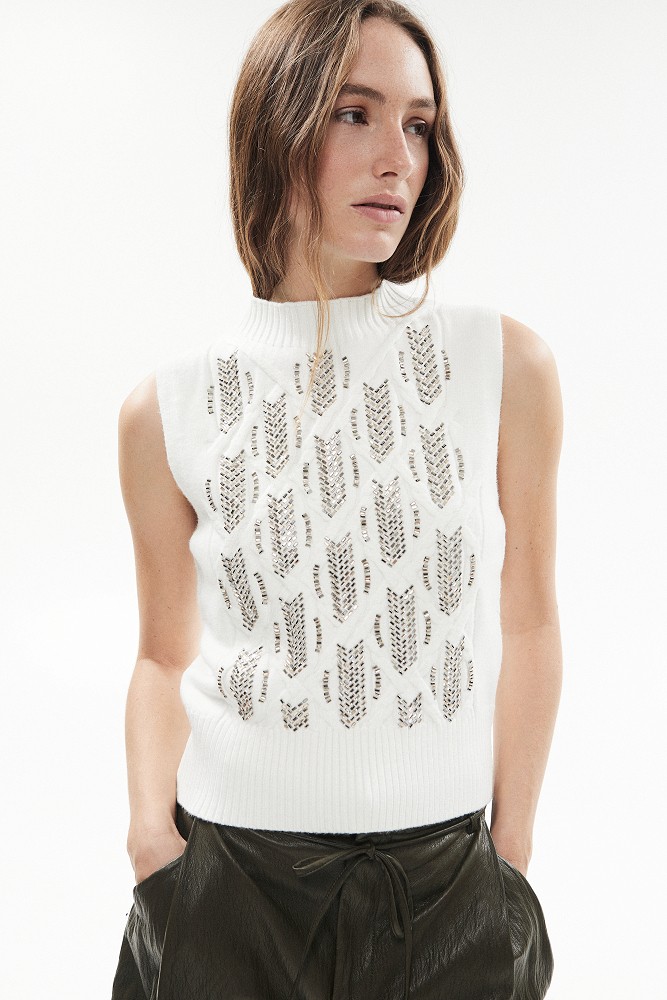 Sleeveless knitted sweater with rhinestones