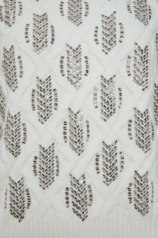 Knitted sweater with textured pattern and rhinestones