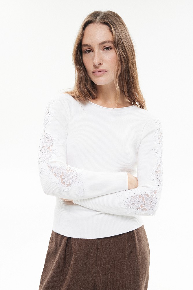 Knitted blouse with rhinestones and lace sleeves