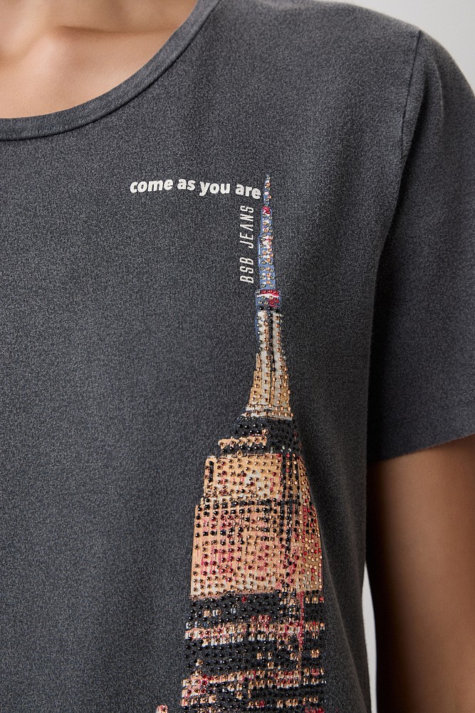 T-shirt με τύπωμα και στρας