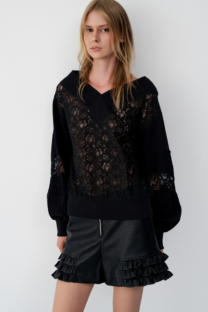 Sweatshirt with lace
