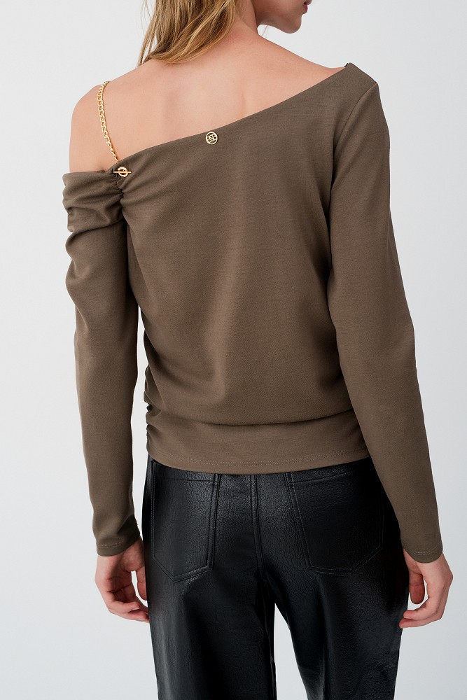 One-shoulder top with chain