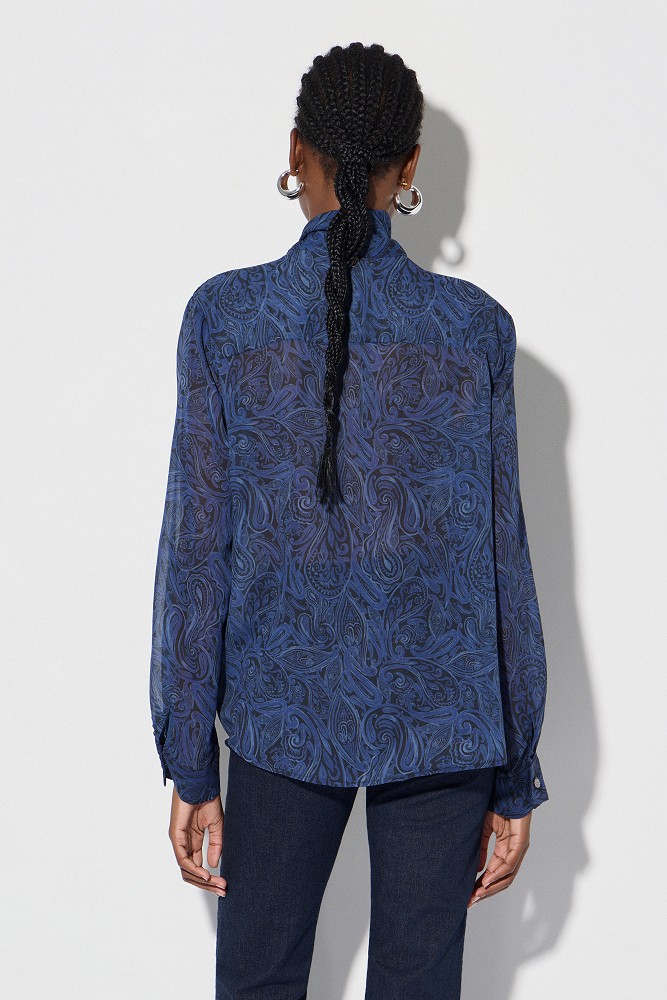 Blusa estampada con pañuelo