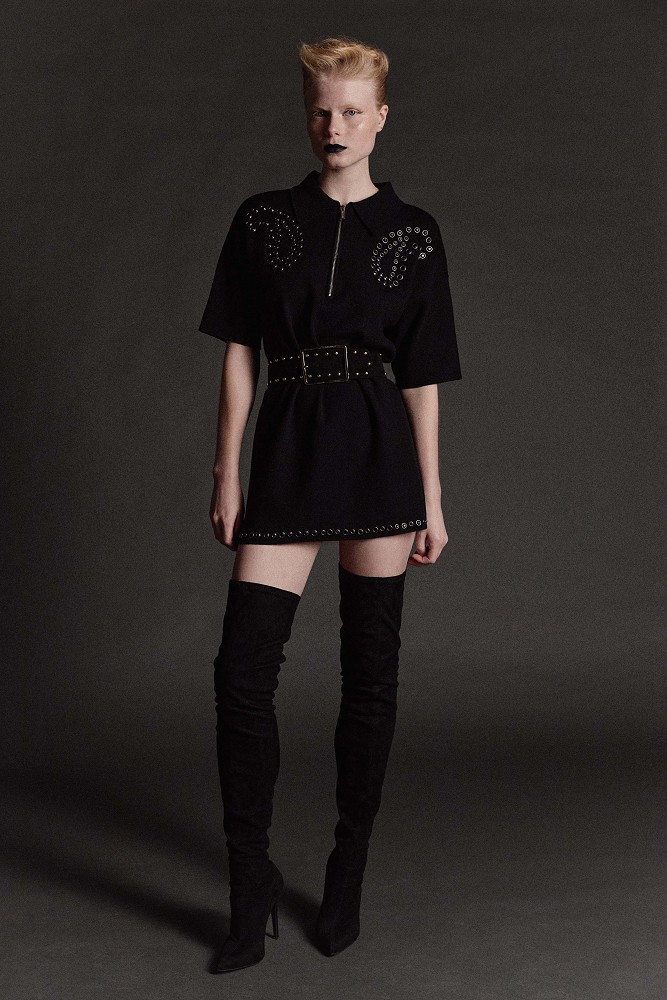 Rochie scurtă din tricot cu pietricele