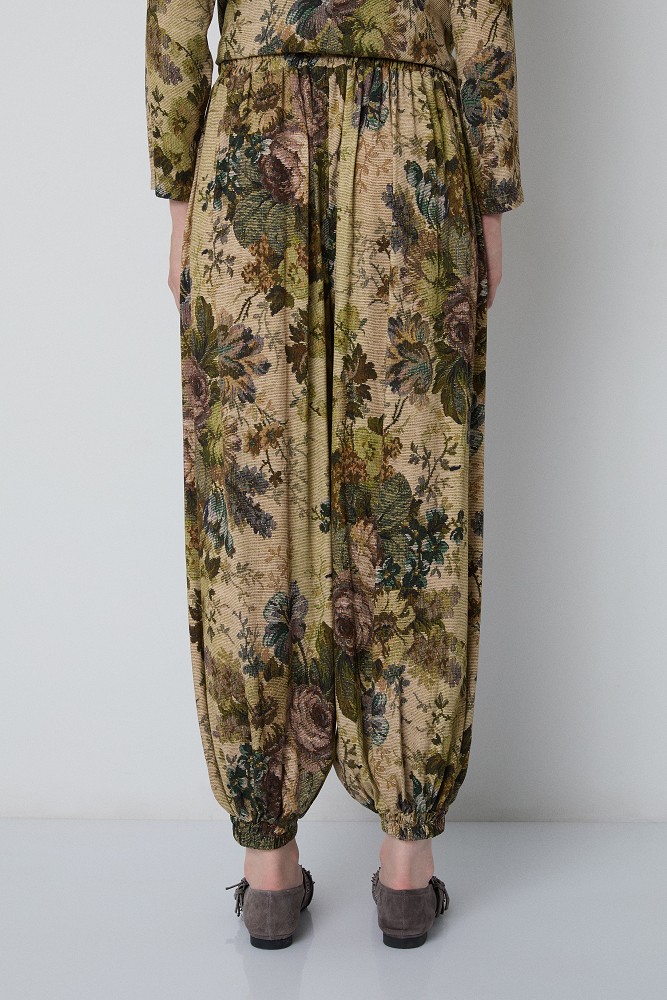 Pantalones acampanados con estampado floral
