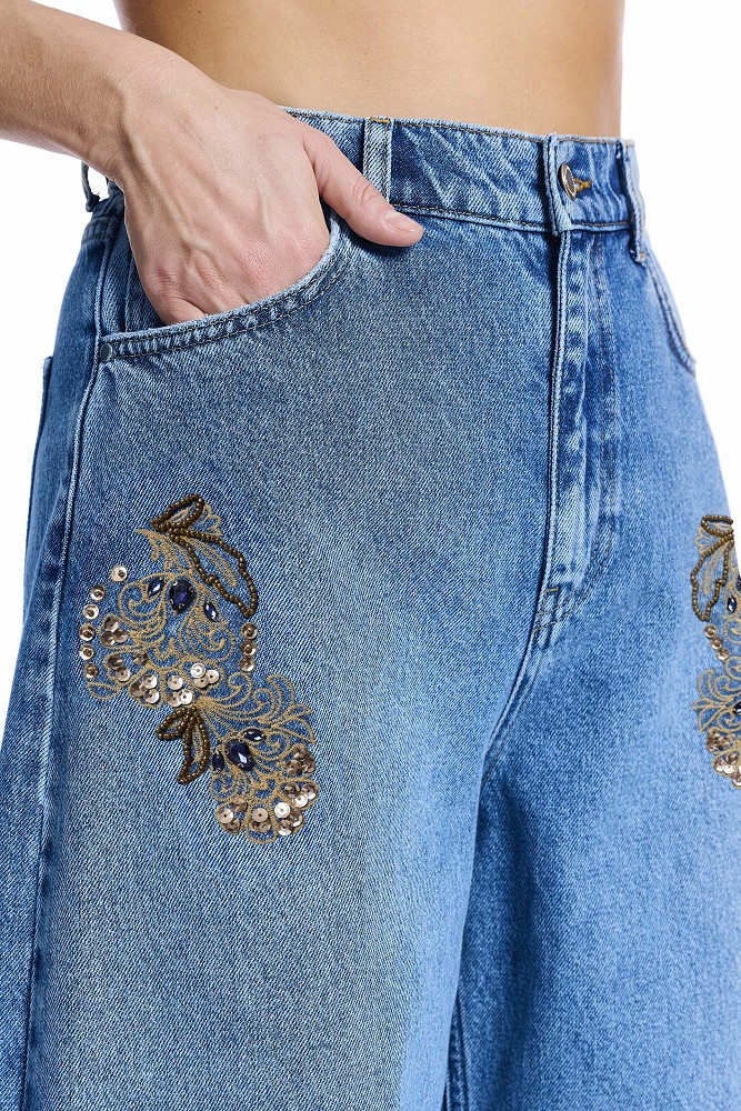 Dione barrel with embroidered details
