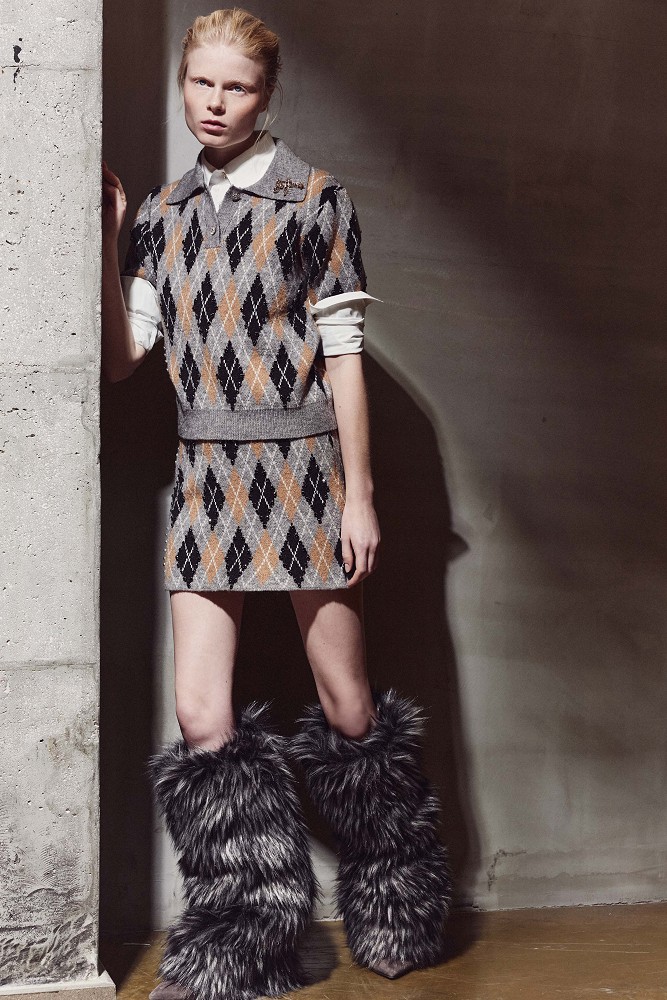 Fustă scurtă din tricot cu model argyle și pietricele