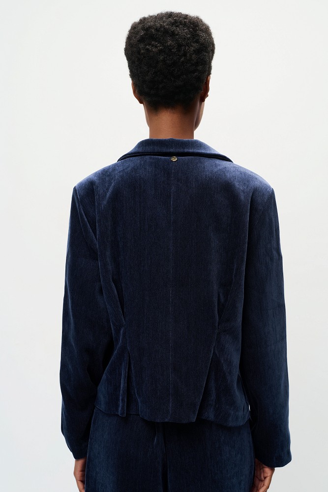 Fitted velvet-look blazer