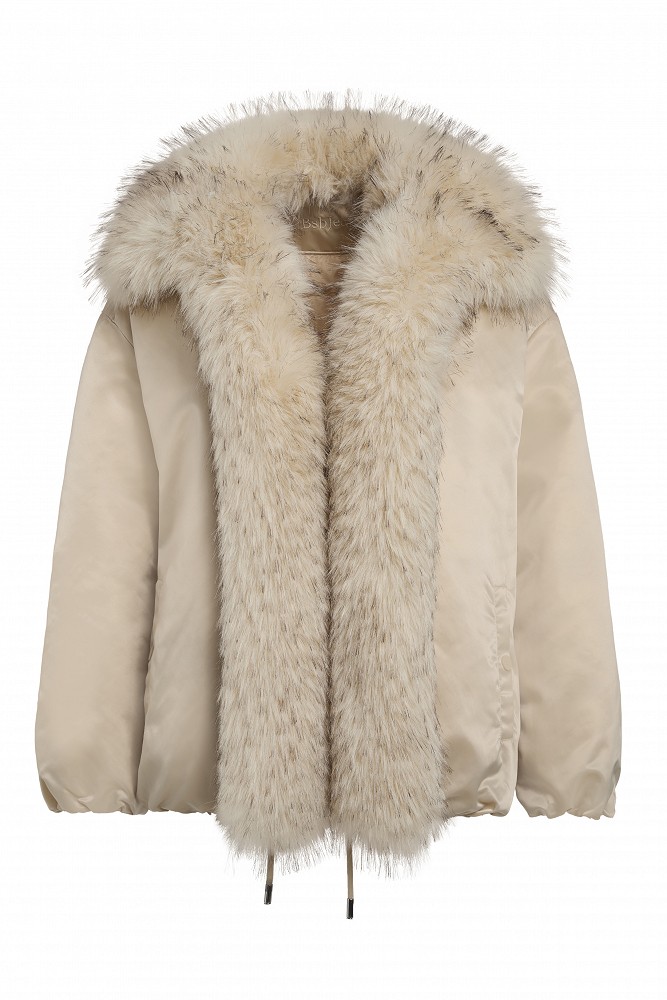 Reversible jacket with detachable faux fur