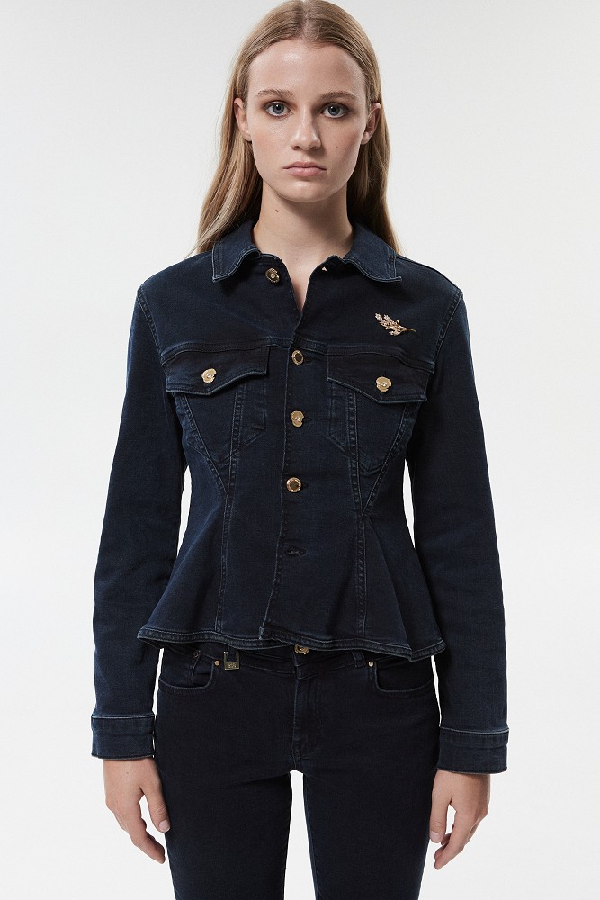 Chaqueta de denim con botones decorativos