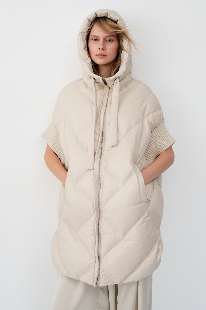 Sleeveless puffer jacket