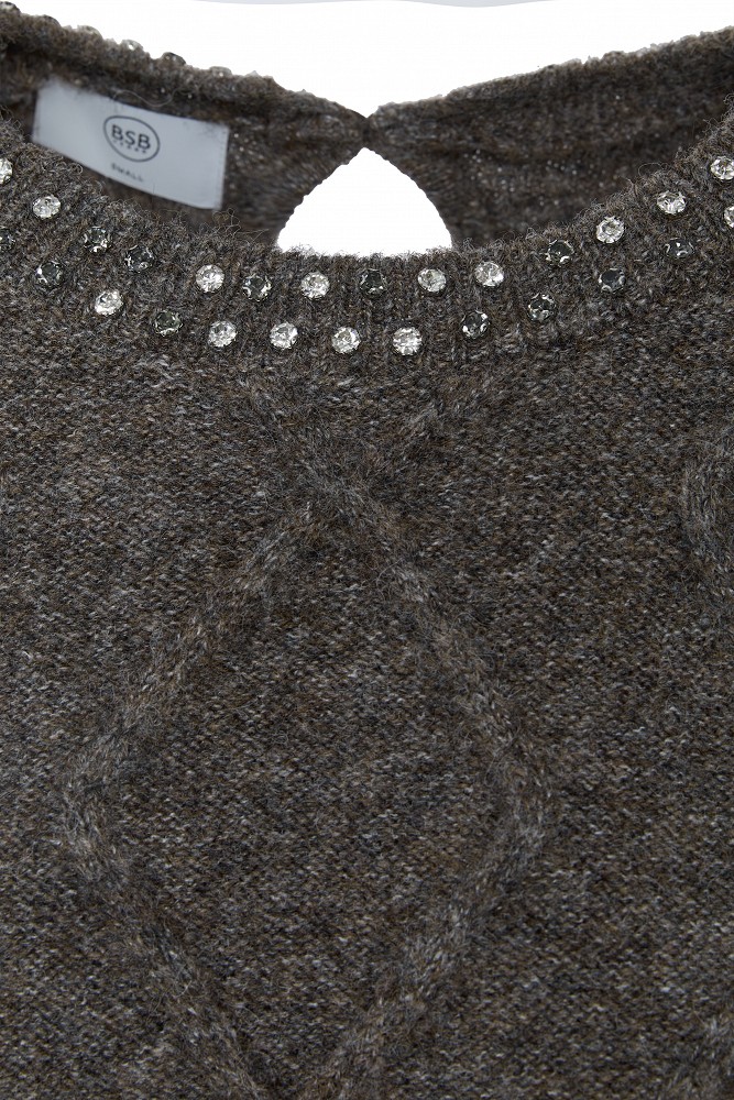 Short-sleeved knitted sweater with embellished stones