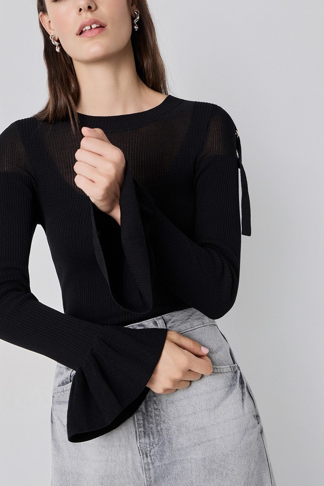 Suéter transparente con mangas con volantes