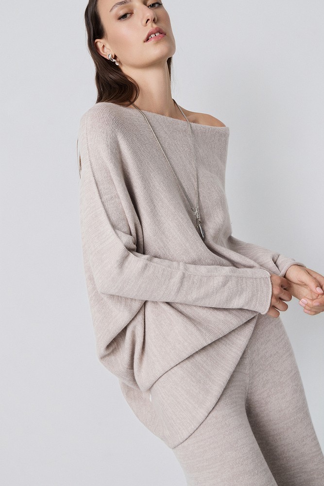 Pulover asimetric din tricot