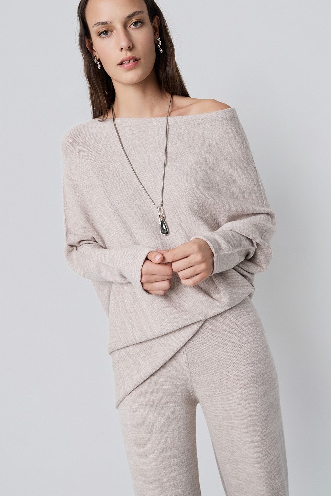 Pulover asimetric din tricot