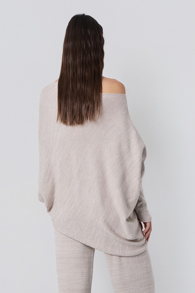 Pulover asimetric din tricot