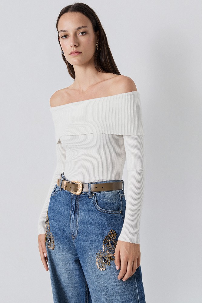 Pulover din tricot cu umerii goi