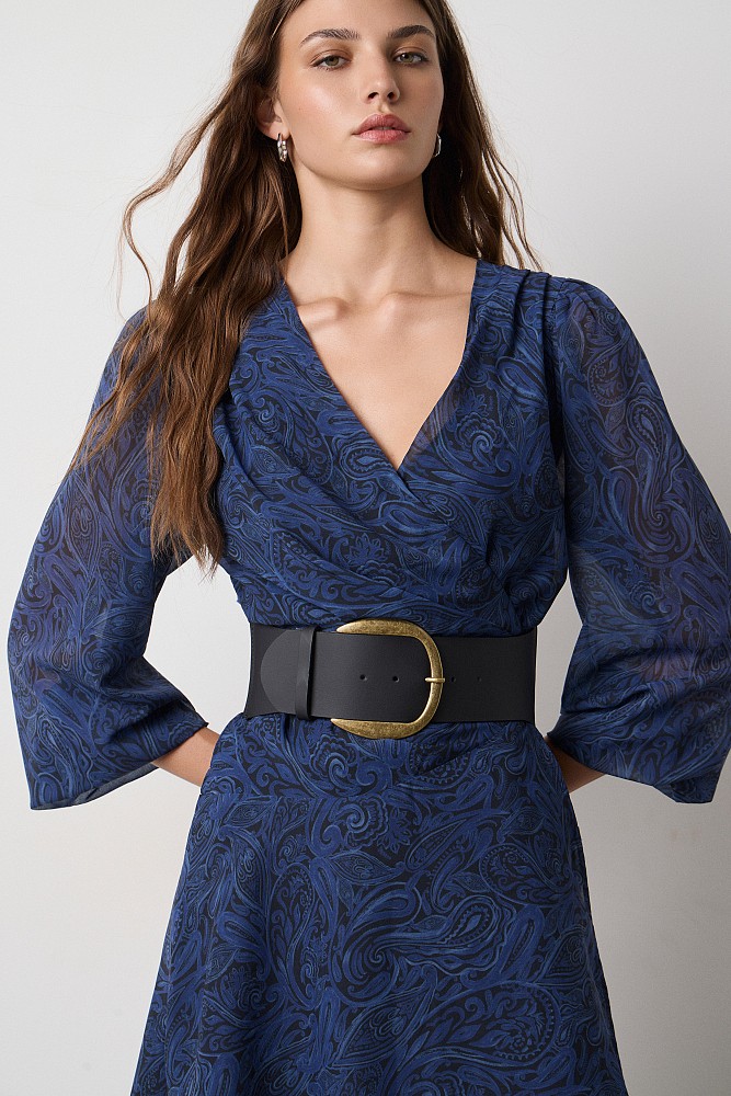 Wide elasticated leather belt