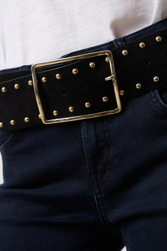 Suede belt with studs