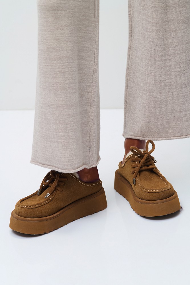 Suede slip-on shoes with faux fur