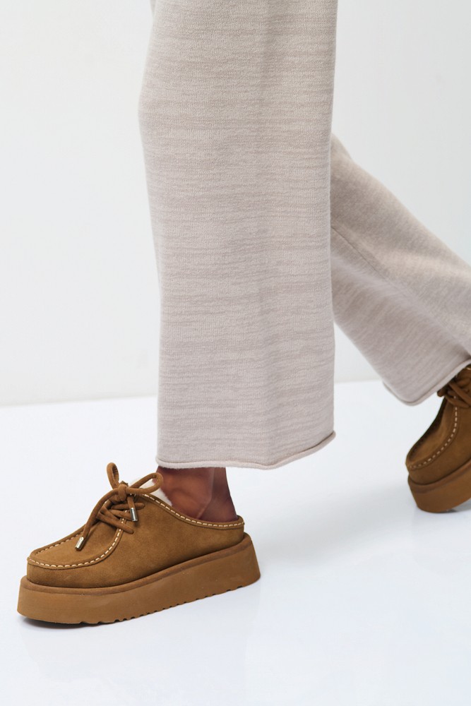 Suede slip-on shoes with faux fur