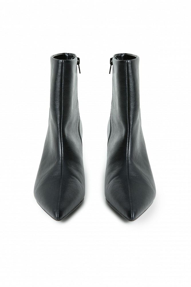 Low-heel ankle boots