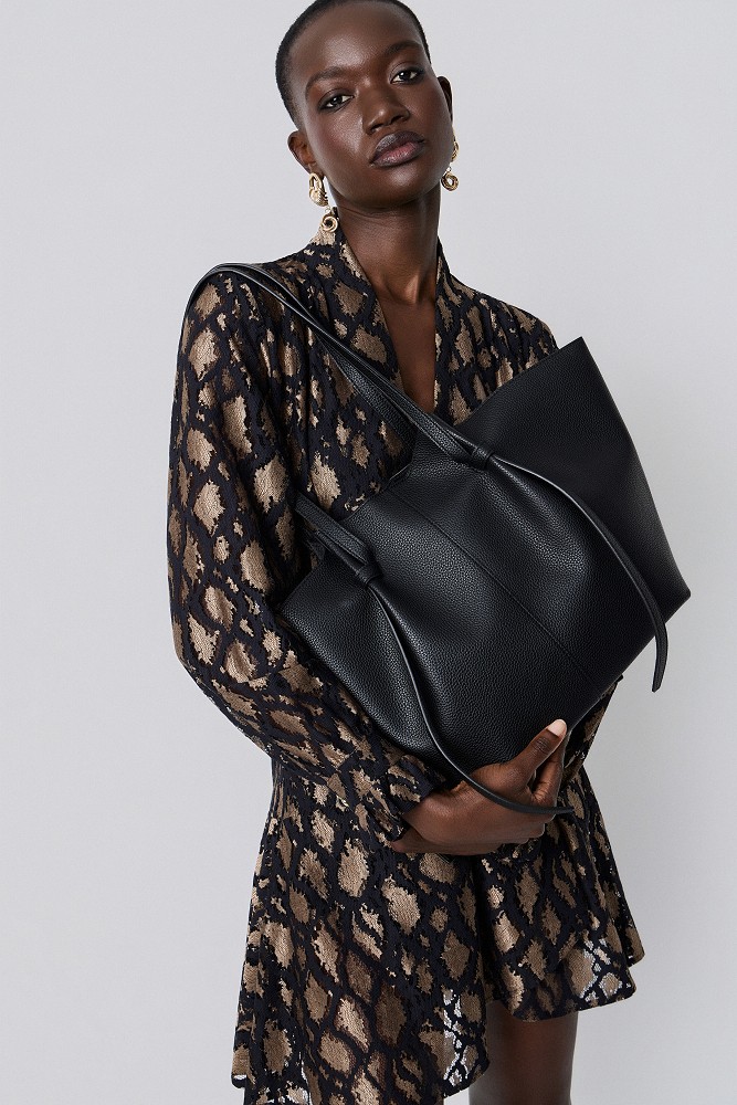 Shopper bag with pleats