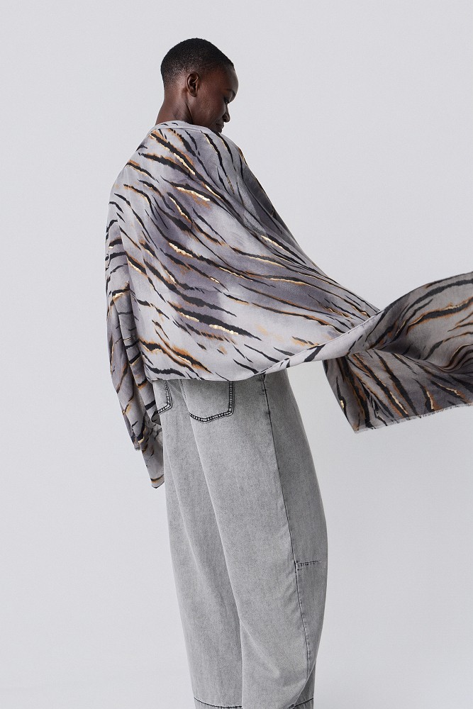 Animal print scarf with gold-tone details