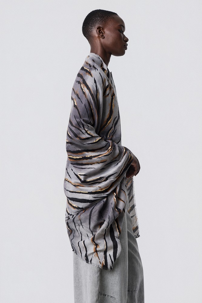 Animal print scarf with gold-tone details