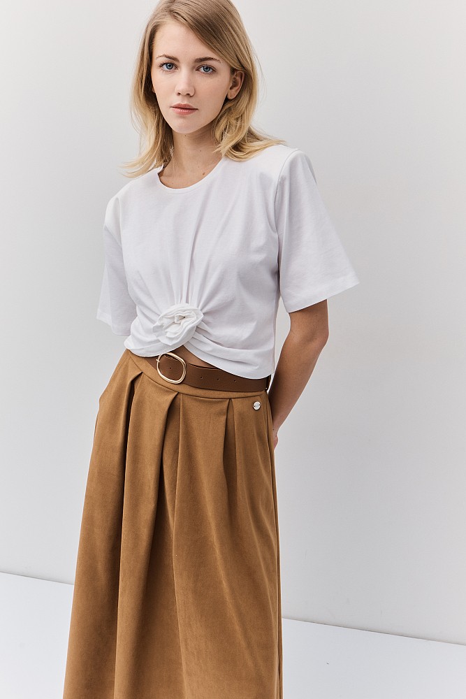 Gathered crop top with short sleeves
