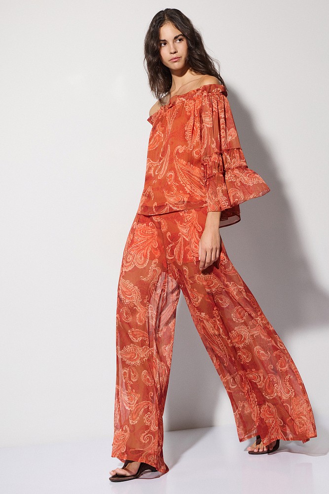 Blusa de hombros descubiertos con estampado de cachemira