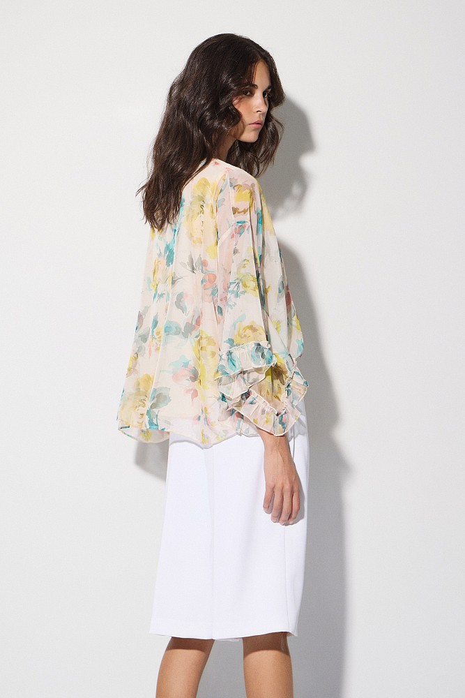 Blusa floral con volantes