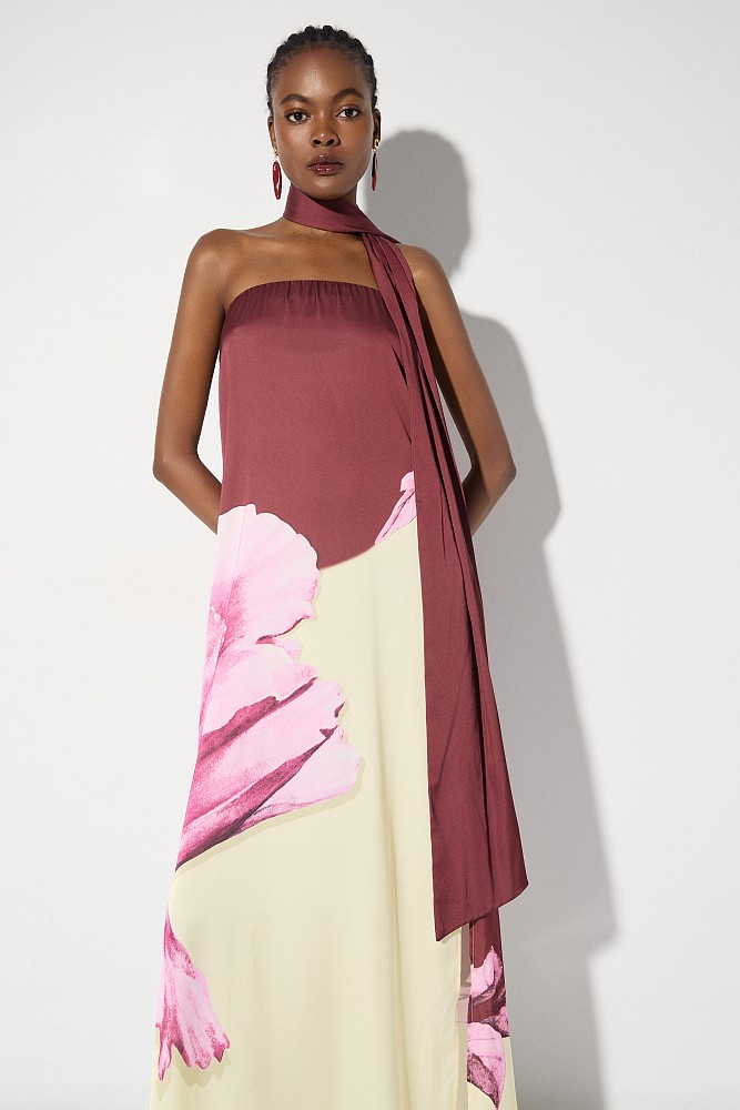 Vestido largo sin tirantes con diseño floral