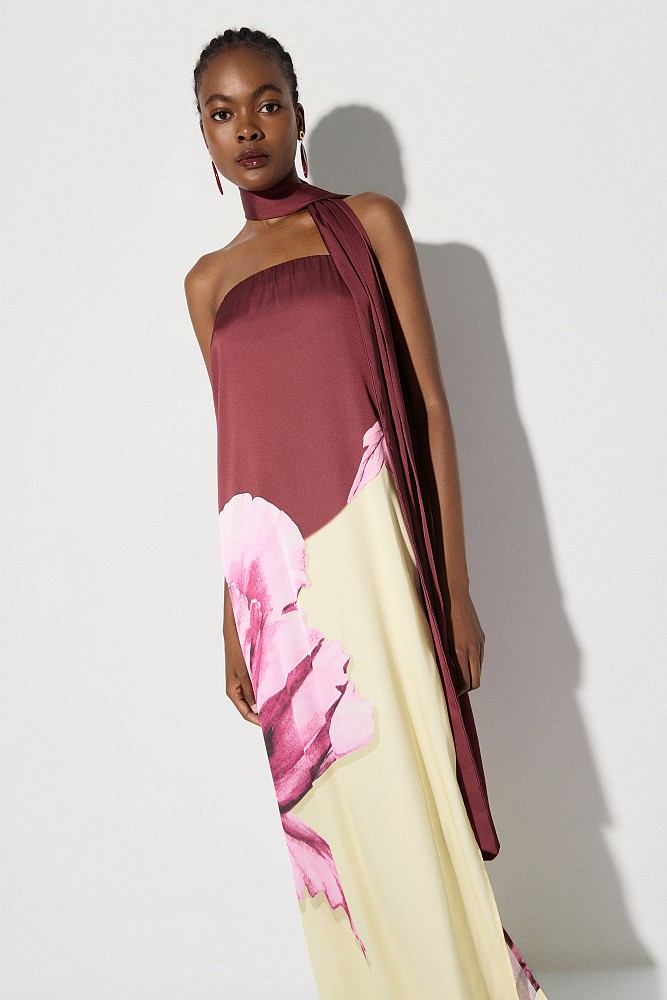 Vestido largo sin tirantes con diseño floral