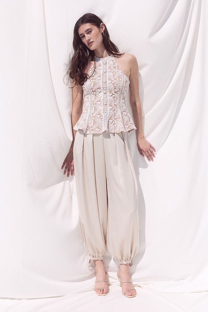 Top cu guler halter și broderie - Gold label