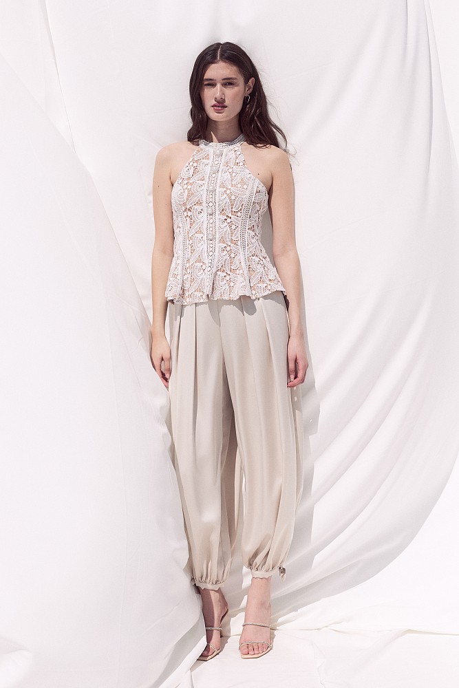 Top cu guler halter și broderie - Gold label