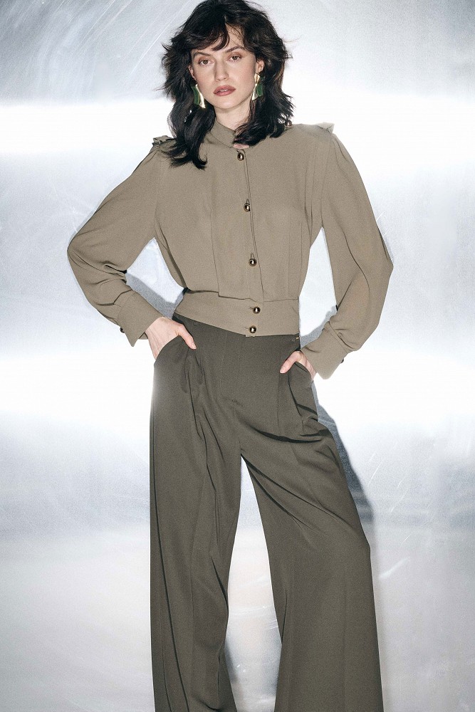 Blouse with decorative buttons