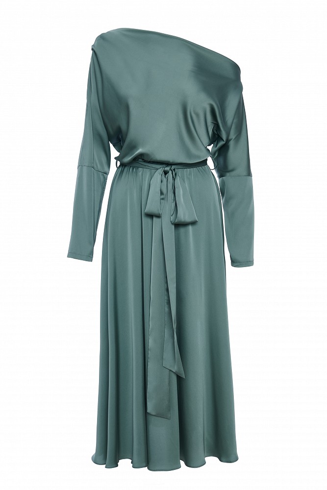 Rochie midi cu umerii goi și aspect satinat