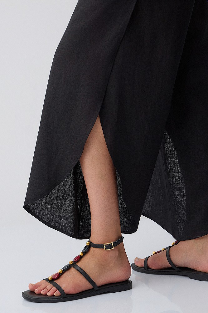 Trousers with side slit details