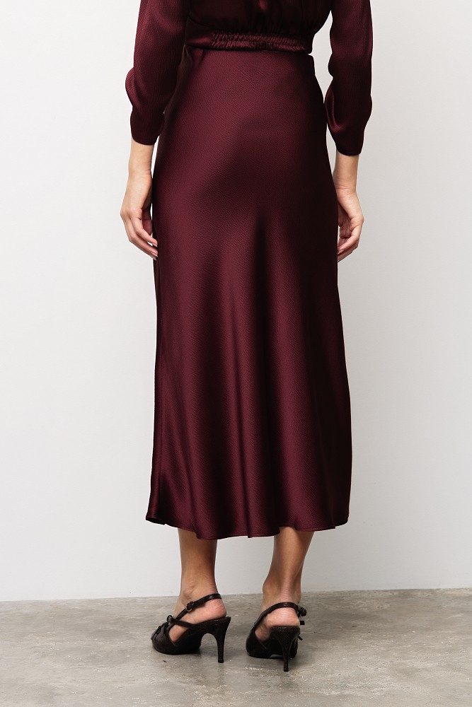Midi satin skirt with a crinkle texture - Gold label